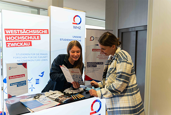 Beratungsgespräch beim Hochschulinfotag